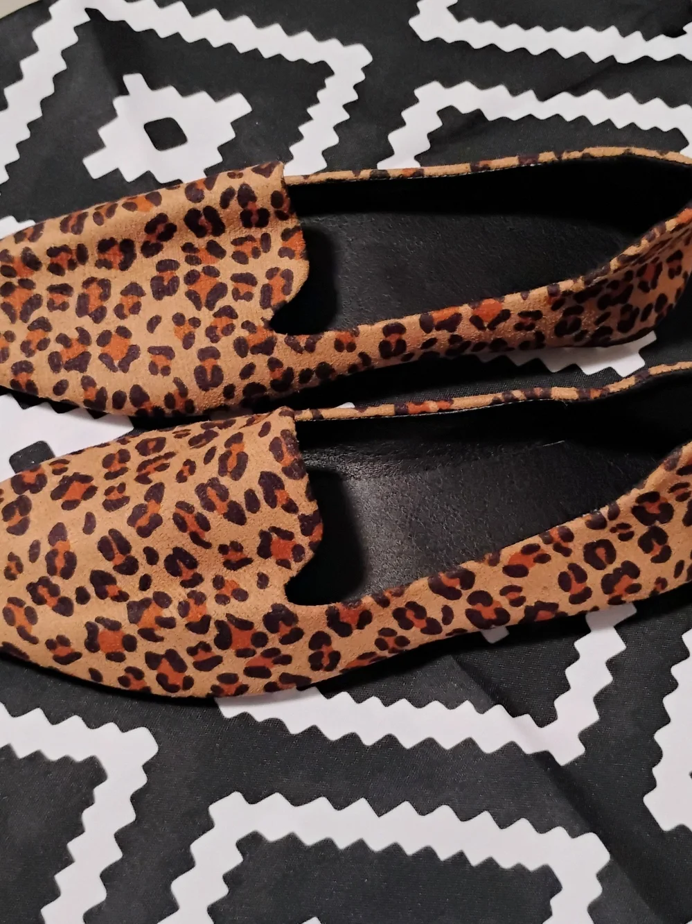 Leopard Print Women's Slip-On Flats - Tan